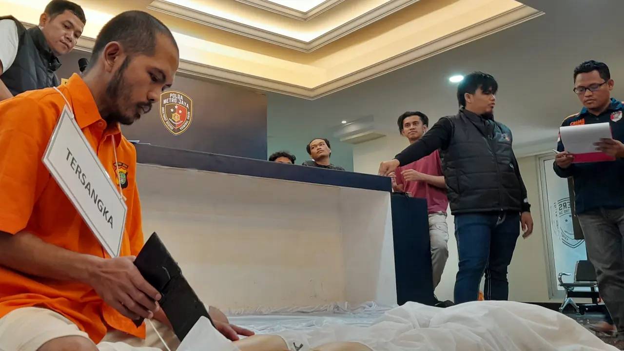 Reka adegan Ecky memutilasi Angela