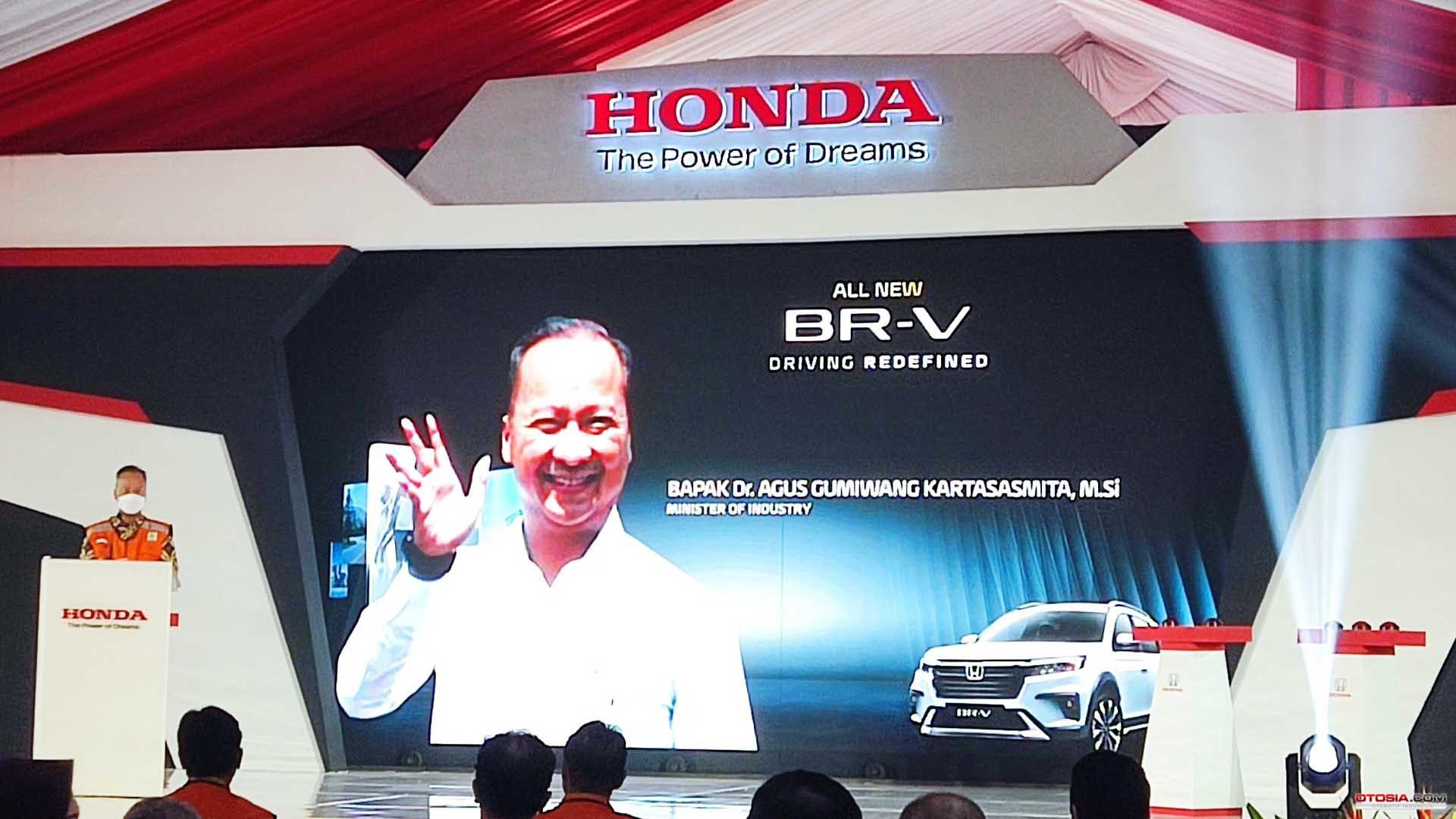 Menteri Industrian Republik Indonesia, Agus Gumiwang Kartasasmita memberi kata sambutan di acara peresmian ekspor All New Honda BR-V (Otosia.com/Arendra Pranayaditya) 