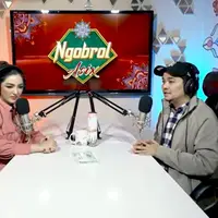 Asahnty ajak Indra Bekti umrah (YouTube/Ngobrol Asix)