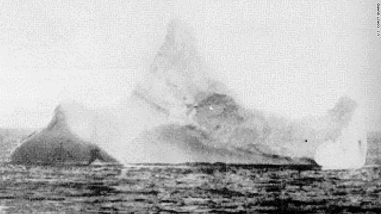 Foto gunung es yang tenggelamkan kapal Titanic (U.S. Coast Guard)