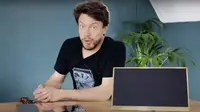 YouTuber DIY Perks merakit sendiri konsol PS5 Slim. (Doc: YouTube DIY Perks)