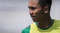 Bek Bali United, Ricky Fajrin, menempati posisi baru di Timnas Indonesia U-22 sebagai stopper. Hal tersebut terjadi karena cedera yang dialami oleh Bagas Adi Nugroho. (Bola.com/Vitalis Yogi Trisna)