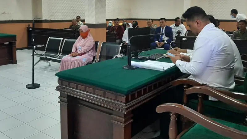 Masriah saat sidang vonis di PN Sidoarjo. (Istimewa)