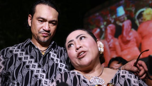 [Bintang] Nunung dan Suami