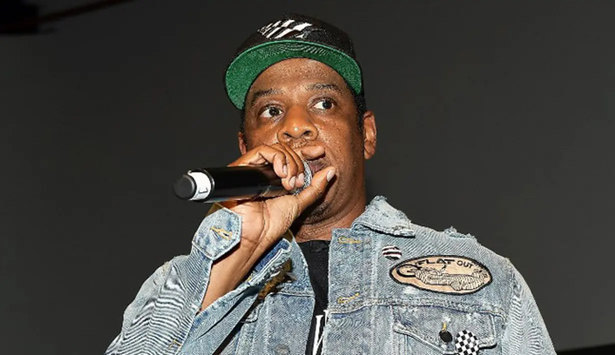 Seperti yang diketahui bahwa Jay Z dan Chris Martin memang memiliki hubungan persahabatan yang cukup erat. Namun Jay Z pun memuji Chris bukan karena hubungan pertemanan itu saja. (AFP/Matt Winklemeyer)