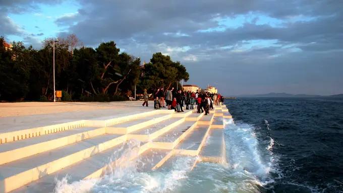 Pantai 'Ajaib' Ini Hasilkan Suara Merdu Ketika Ombak Datang