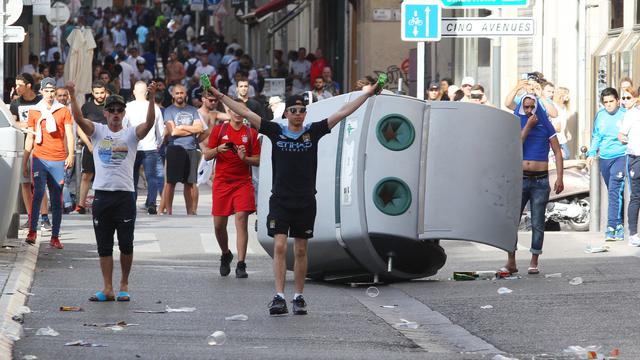 Fans Inggris dan Rusia