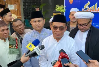 Ketua PP Muhammadiyah, Muhadjir Effendy melaksanakan salat Idulfitri 1 Syawal 1447 H di Pusat Dakwan Muhammadiyah, Jakarta Pusat. (Liputan6.com/Delvira Hutabarat)