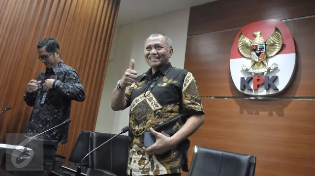 Pimpinan KPK Agus Rahadjo saat menjawab pertanyaan wartawan terkait penyiraman air keras terhadap Novel Baswedan di gedung KPK, Jakarta (11/4). (Liputan6.com/Helmi Afandi)