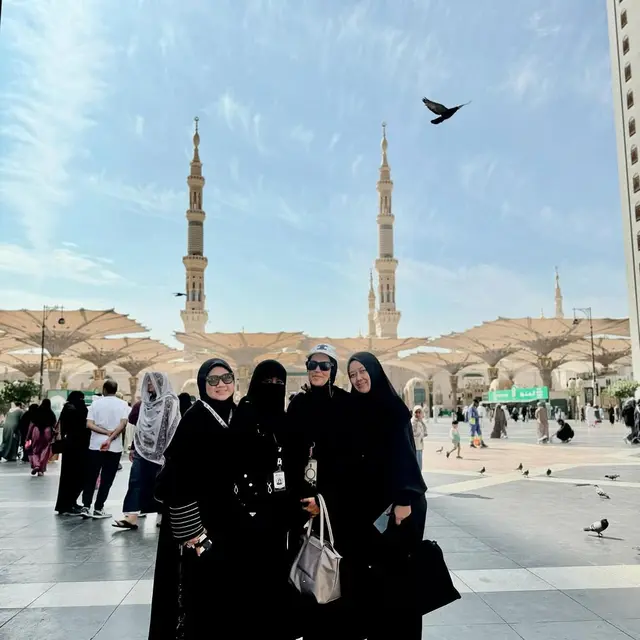 Artis Umroh Jelang Puasa