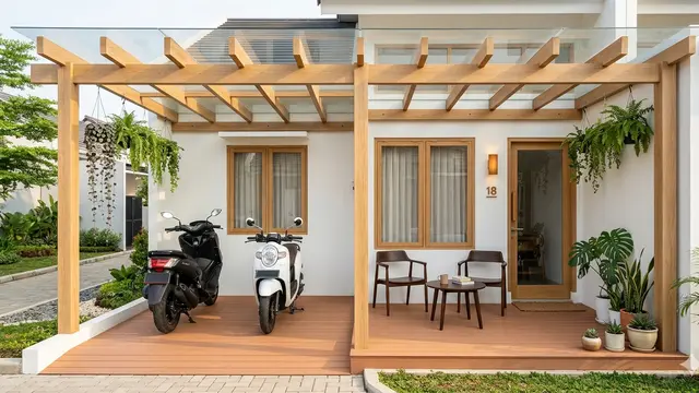 Ide Kanopi Teras Depan Rumah yang Cocok untuk Parkir Motor dan Santai. Gemini