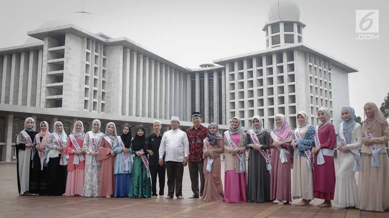 Tampil Anggun, Peserta Puteri Muslimah Asia 2018 Kunjungi Mesjid Istiqlal