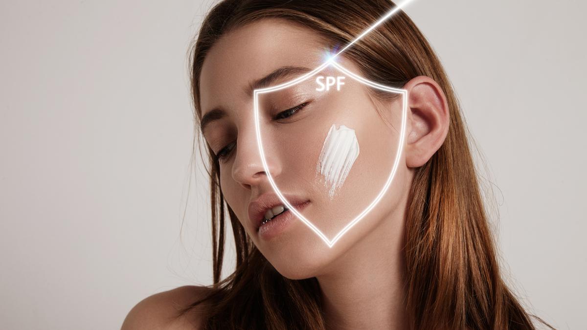 Tips Reapply Sunscreen Stick Tanpa Ribet di Atas Makeup, Ini 5 Solusinya