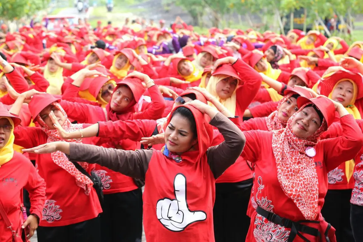 Cawagub Puti Guntur Soekarno senam bersama warga Lumajang