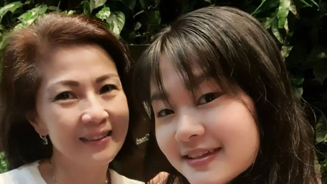 6 Potret Keakraban Felicia Tissue dengan Ibunda, Mantan Kaesang Pangarep