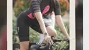 <p>Tak ketinggalan ia juga menggeluti olahraga sepeda, Anya mengenakan thermal cycling jersey lengan pendek dipadukan celana bib hitam yang serasi dengan helm dan kacamatanya.&nbsp;&nbsp;@anyageraldine</p>
