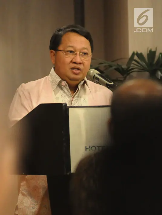 Wadirut Bank Mandiri Sulaiman Arif Arianto memberi paparan saat penandatanganan sinergi penguatan modal Bank Mantap di Jakarta, Selasa (18/12). Bank Mandiri dan Taspen memberi suntikan modal Rp 500 miliar kepada Bank Mantap. (Liputan6.com/Angga Yuniar)