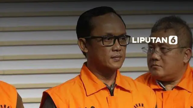 Bupati Lampung Tengah Goda Jurnalis Wanita Saat Digelandang KPK ke Mobil Tahanan