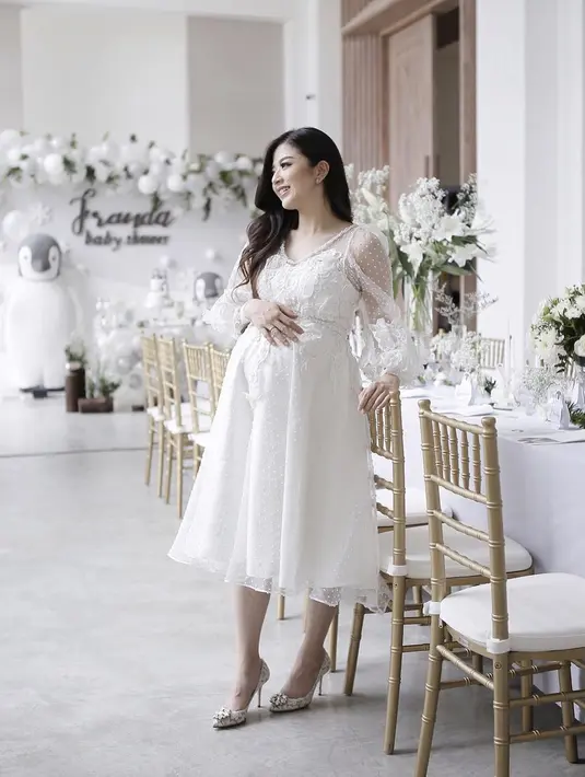 Tidak lama lagi, pasangan ini akan dikaruniai momongan. Jelang proses persalinan, perasaan campur aduk dirasakan oleh Franda.(Instagram/frandaaa87)