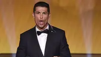Cristiano Ronaldo saat berteriak "uuuuu" di acara Gala Ballon d'Or (FABRICE COFFRINI / AFP)