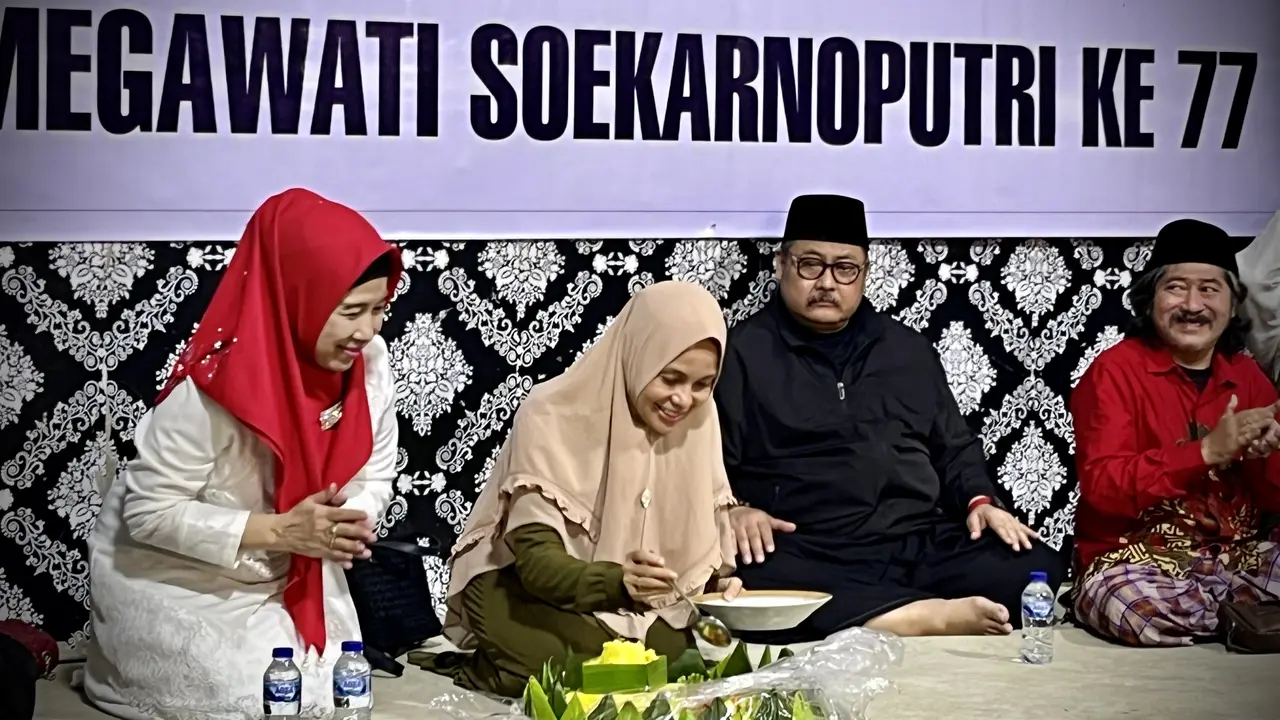 Istri calon presiden nomor urut 3 Ganjar Pranowo, Siti Atikoh