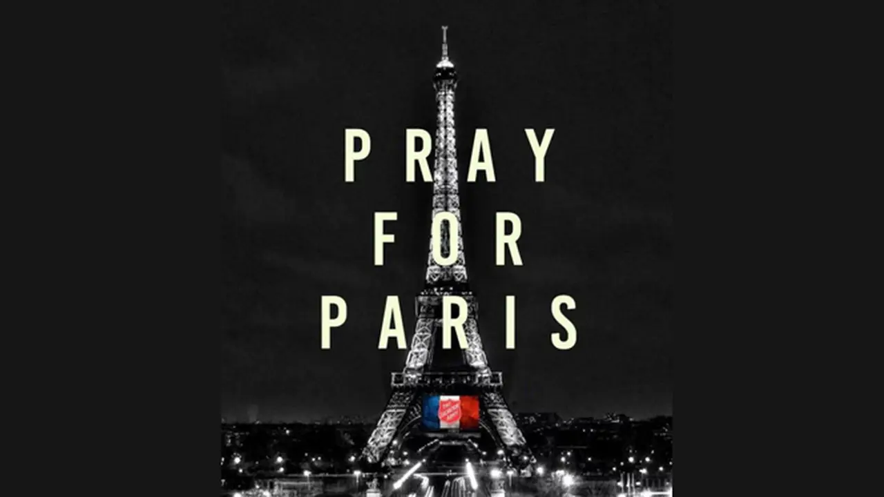 Simpati Dunia untuk Serangan Bom Paris dengan #PrayFrorParis