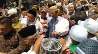 Sandiaga Uno menyambangi pondok pesantren Al-Itqon, Jakarta Barat, dalam rangka memperingati hari Isra Mikraj. (Merdeka.com)