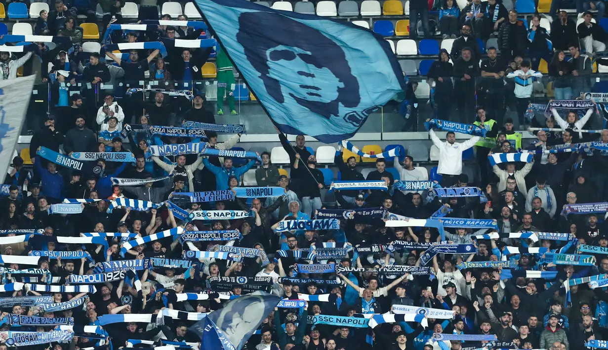 Kemenangan 4-0 Napoli membuat mereka menempati posisi runner up klasemen sementara dengan raihan 69 poin. Sementara Cremonese tertahan di posisi ke-17 dan rawan degradasi musim depan. (AFP/Carlo Hermann)