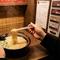 Pengalaman makan di Ichiran Ramen dibuat dengan prompt Gemini AI liburan di Tokyo (Gemini AI)