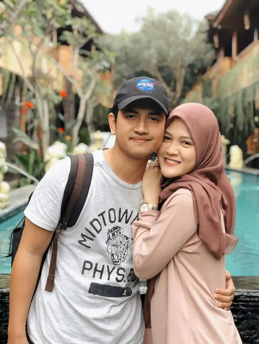 Potret Manis Zikri Daulay dan Istri. (Sumber: Instagram.com/zikridaulay1)