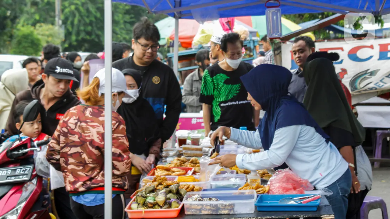 Ngabuburit Sambil Berburu Takjil untuk Menu Berbuka Puasa
