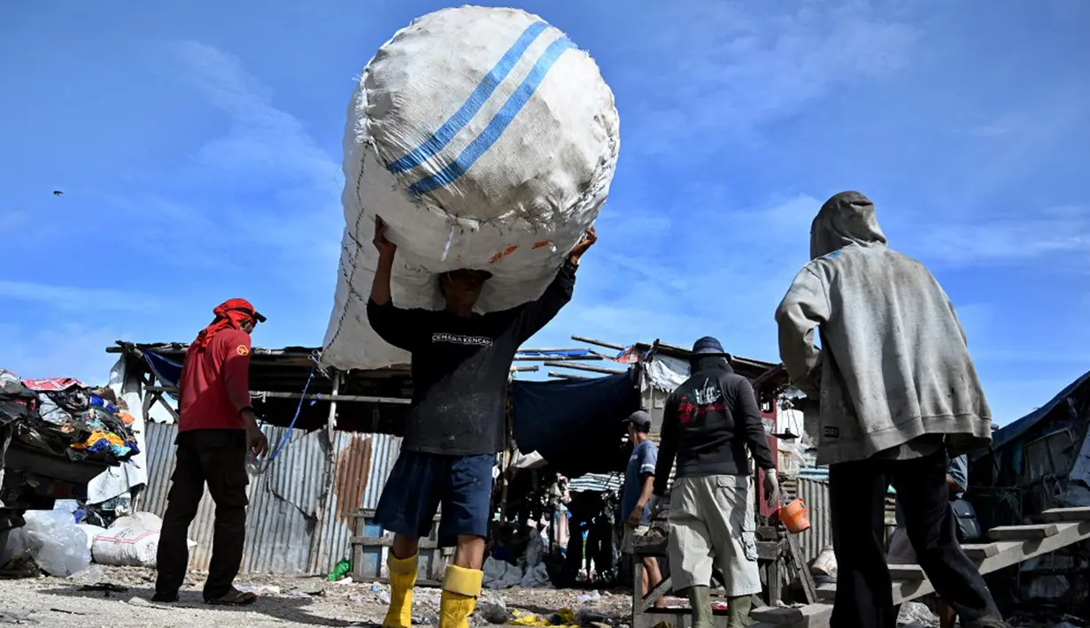 Menurut Gede Suarja, program edukasi pengelolaan sampah berbasis sumber rencananya dilaksanakan dari 2024 sampai 2025. (SONNY TUMBELAKA/AFP)