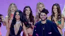 Berpaling dari mantan kekasih berhasil dilakukan Selena Gomez dan The Weeknd. Terlihat bermesaraan di depan umum, kabarnya Selena dan The Weeknd menjadi sepasang kekasih baru. (doc.dailymail.com)