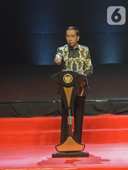 Presiden Joko Widodo memberikan pidato pada Rakornas Indonesia Maju antara Pemerintah Pusat dan Forum Koordinasi Pimpinan Daerah (Forkopimda) di Bogor, Jawa Barat, Rabu (13/11/2019). Forum ini untuk mensinergikan program-program pemerintah pusat dengan daerah. (Liputan6.com/Herman Zakharia)