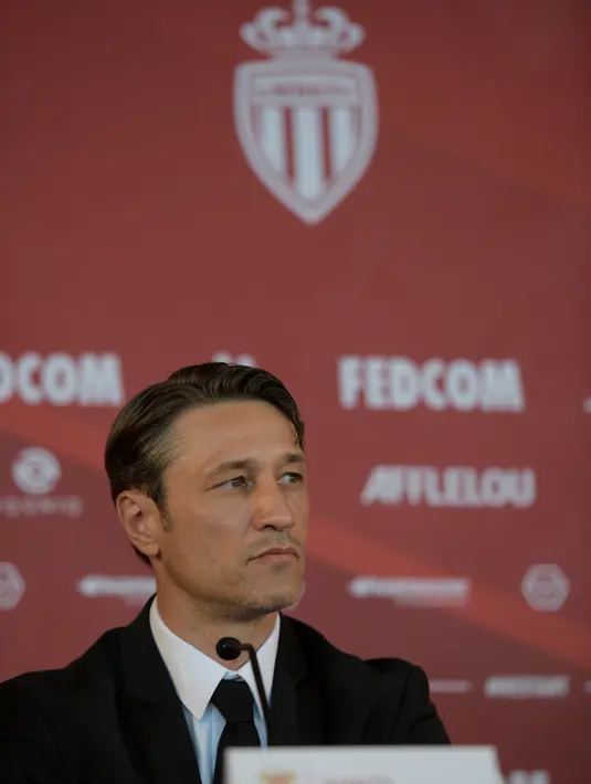 Pelatih baru AS Monaco, Niko Kovac saat konferensi pers selama presentasi resminya di Monako (21/7/2020). Niko Kovac mengawali karirnya sebagai manajer dengan menangani Timnas Kroasia U-21. (AFP Photo/Yann Coatsaliou)