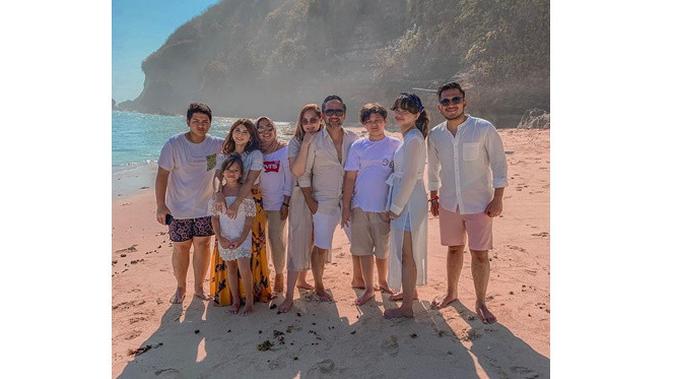 Jarang Tersorot, Ini 6 Potret Sultan Harsya Adik Kesha Ratuliu (sumber: Instagram.com/kesharutuliu05)
