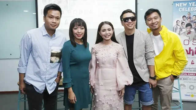 [Fimela] Rossa, Mario Ginanjar, Rizky 5 Romeo, Konser Akhir Tahun