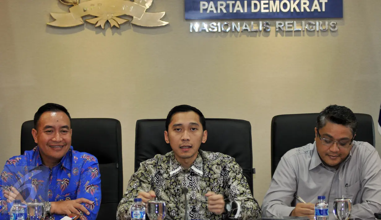 Ki-ka: Didik Mukriyanto, Edhie Baskoro Yudhoyono dan Dede Yusuf saat memberikan keterangan Ruang Fraksi, Senayan, Jakarta, Rabu (20/1/2016). Ibas mengaku keberatan atas wacana merevisi UU tentang Pemberantasan Terorisme dan BIN. (Liputan6.com/Johan Tallo)