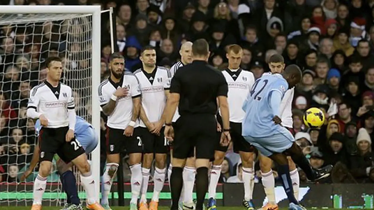 freekick-yaya-toure-131225a.jpg