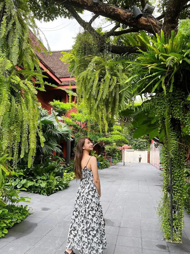 Stefi Eks JKT48 Liburan di Bangkok