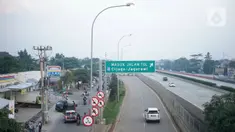 Kendaraan melintasi ruas Tol Cijago di kawasan Depok, Jawa Barat, Selasa (28/1/2020). Tarif Tol Cijago untuk golongan I mengalami kenaikan 100 persen dari Rp 4.500 menjadi Rp 9.000 karena ada penambahan ruas pada seksi II yang sebelumnya beroperasi secara gratis. (Liputan6.com/Immanuel Antonius)