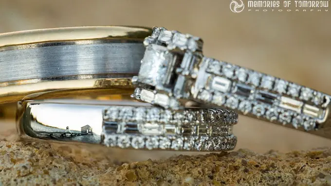 14 Foto Pernikahan yang Tercermin dalam Cincin, Tertarik Coba?