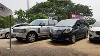 Satuan Lantas wilayah Jakarta Utara merazia seratusan mobil mewah di Pluit. (Liputan6.com/Moch Harun Syah)