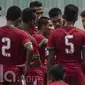 Laga melawan Myanmar merupakan debut dari pelatih Timnas Indonesia, Luis Milla bersama Skuat Merah Putih. Namun sayang laga perdana mantan pemain Barcelona dan Real Madrid tersebut berakhir dengan kekalahan. (Bola.com/Vitalis Yogi Trisna)