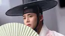 Rowoon, yang berperan sebagai pemeran utama pria Shim Jung Woo, menjelaskan alasan memilih The Matchmakers. “Saya ingin mengambil tantangan genre komedi. Sebenarnya menurutku komedi adalah genre yang paling sulit.” (Foto: Instagram/ KBS2)