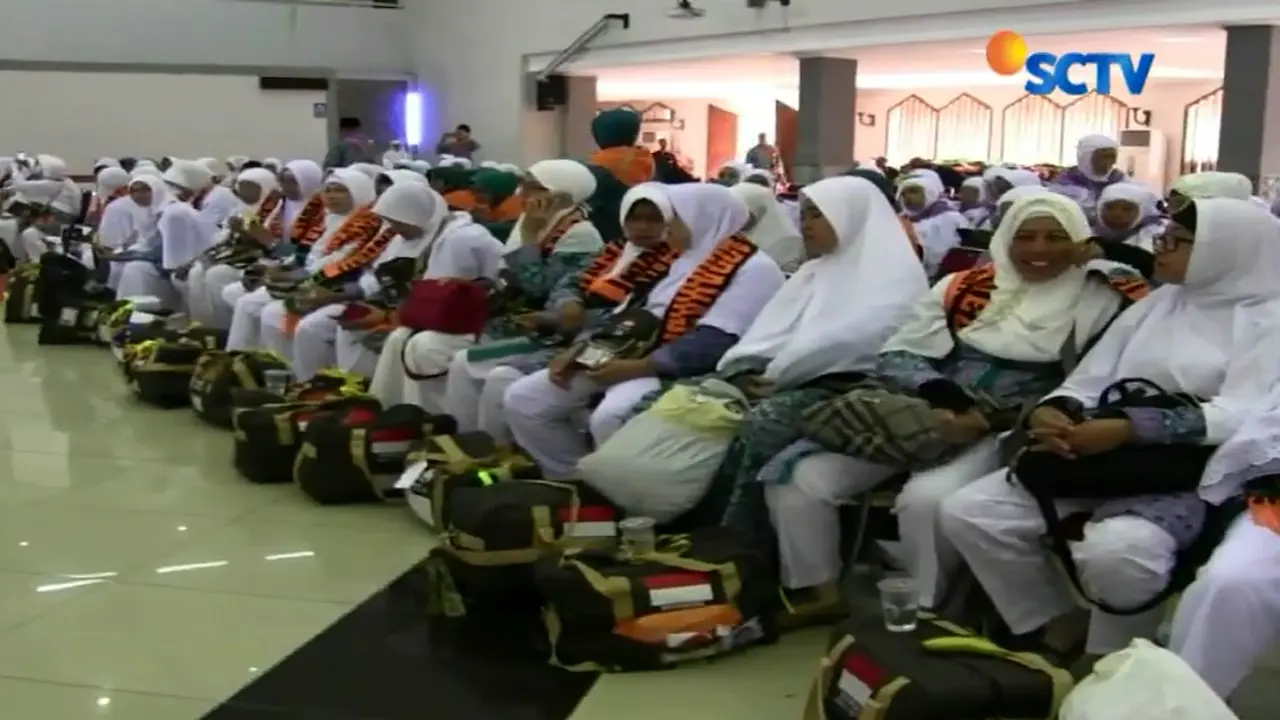 Ratusan Jemaah Kloter 8 Tiba di Asrama Haji Pondok Gede