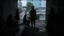 Lebih dari 170.000 orang di India dan Pakistan telah dievakuasi dari jalur Topan Biparjoy sebelum badai itu diperkirakan mendarat. (Shubham KOUL / AFPTV / AFP / AFP)