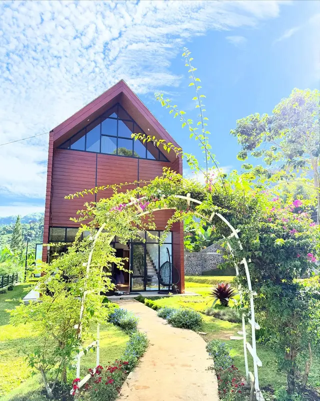 5 Penampakan rumah baru Shireen Sungkar di Puncak, suasananya bikin berasa healing tiap hari