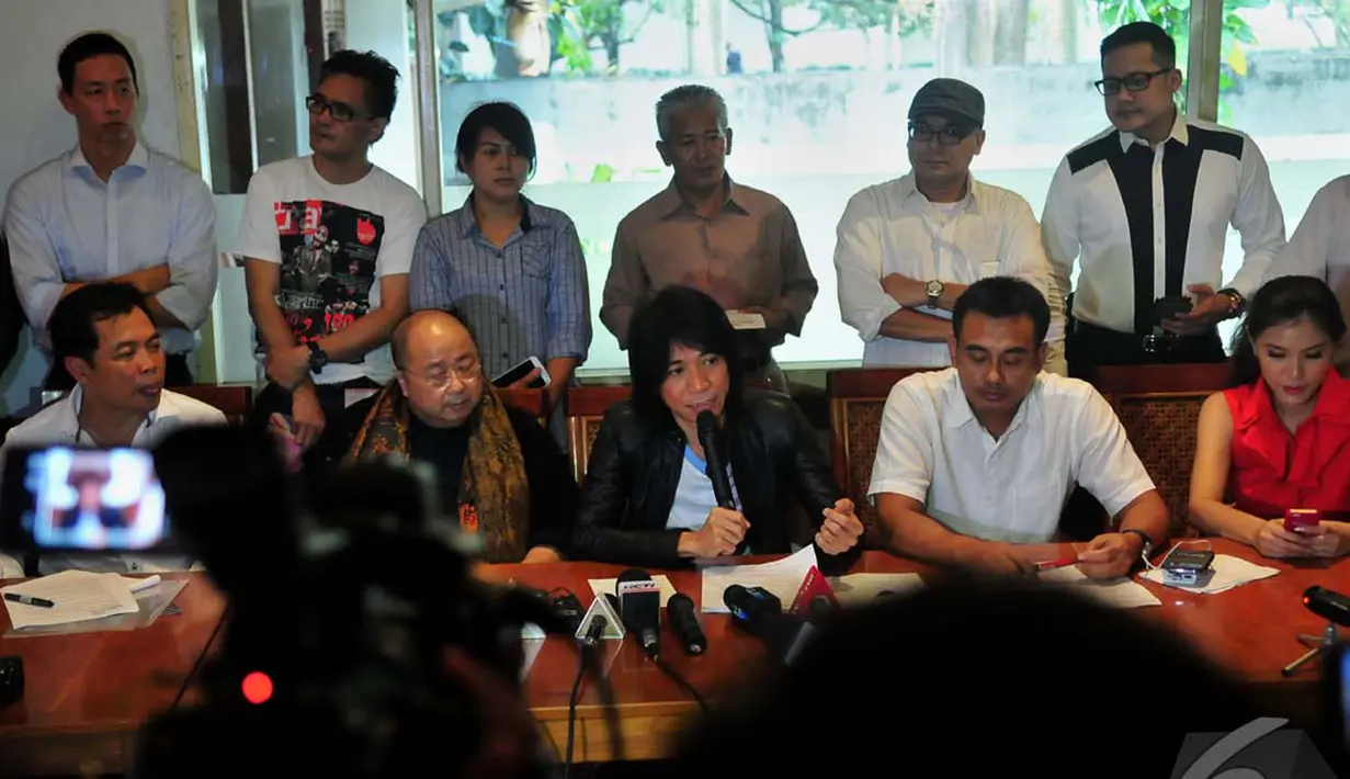 Gitaris Slank, Abdee Negara mengatakan pihaknya memaknai syukuran rakyat ini sebagai ungkapan rasa syukur seluruh rakyat Indonesia atas terselenggaranya Pemilu secara demokratis, Jakarta, Rabu (15/10/2014) (Liputan6.com/Johan Tallo)