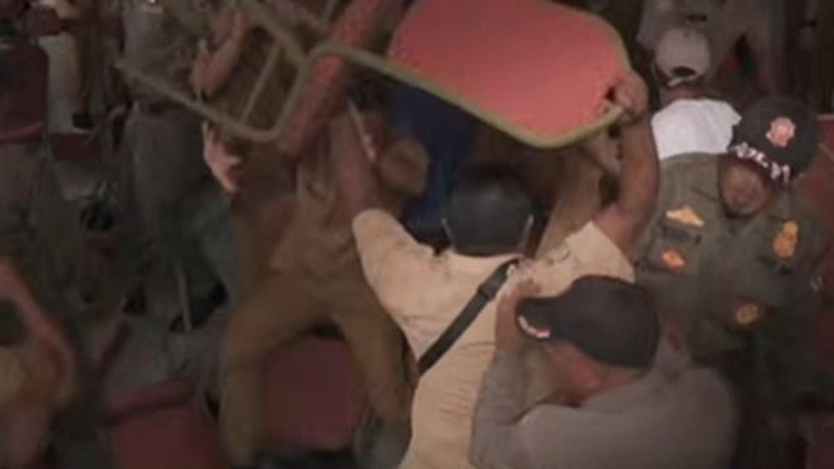 Ribuan PPPK Tidore Demo Tolak Dirumahkan